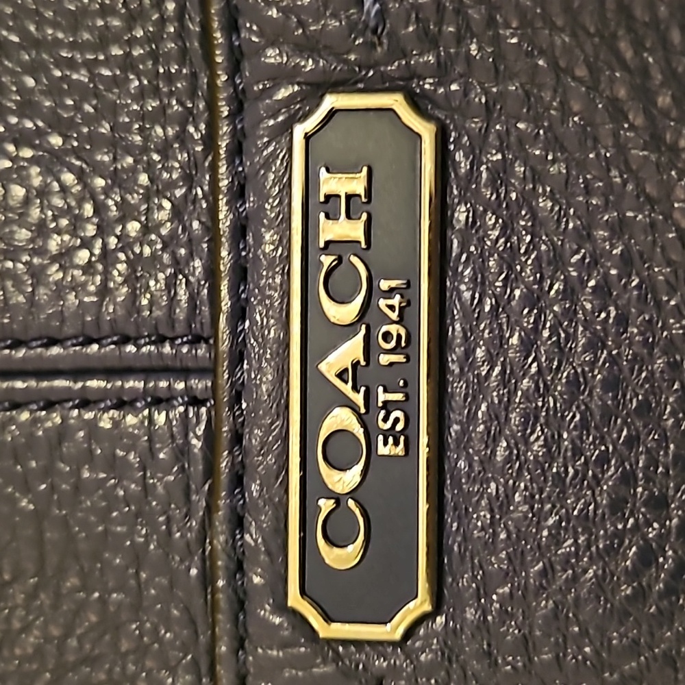 Coach hobo/ crossbody in Navy Blue pebbled leather - Picture 3 of 10